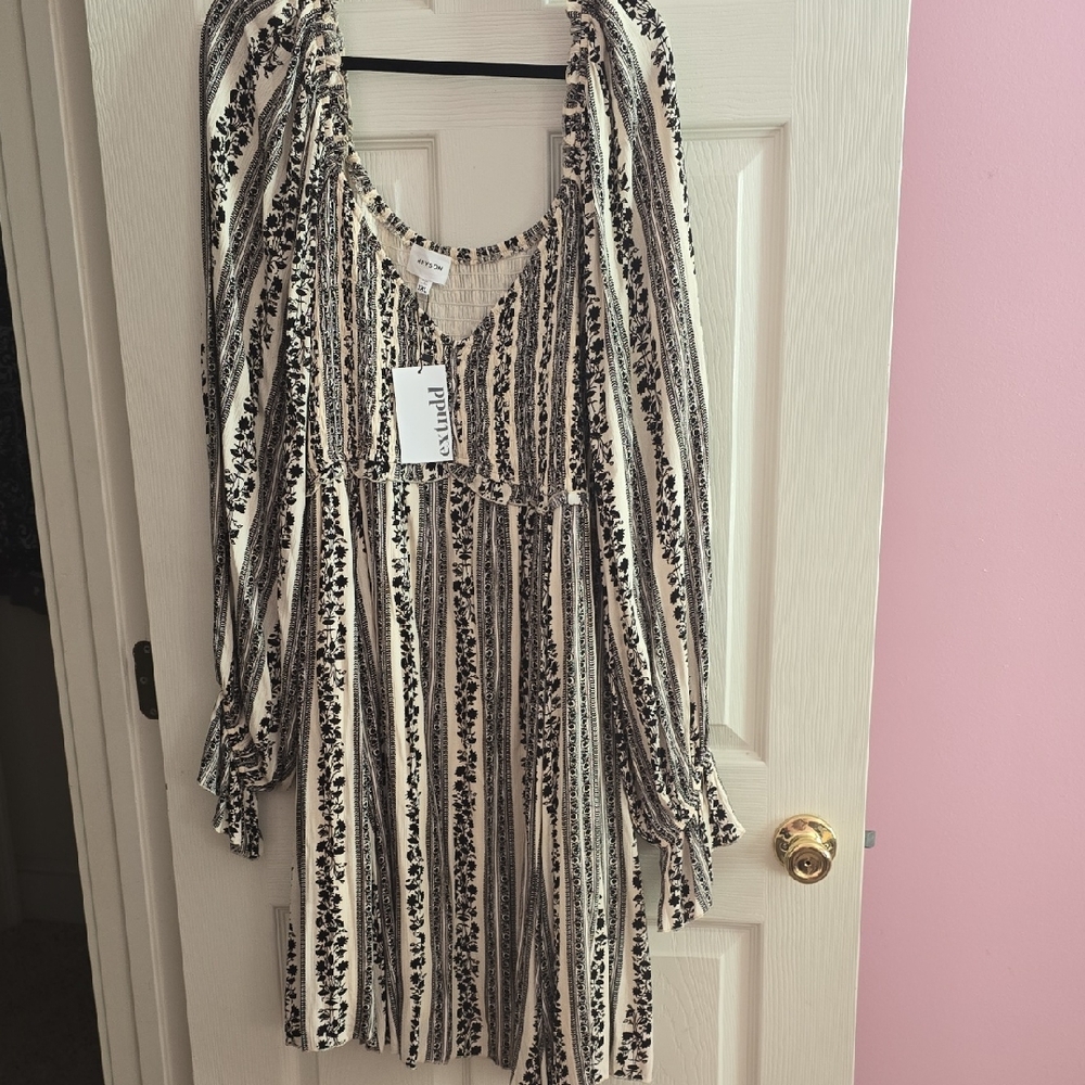 Chic Long Sleeve Striped Dress in Black‎ and Cream